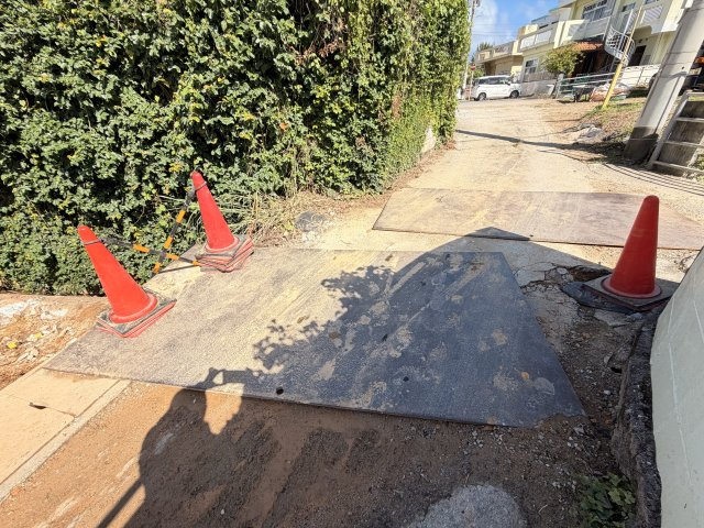 恩納村仲泊120（1区画）の前面道路含む現地写真|※東側道路約2.4ｍ♪