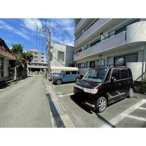 ヴェルデ6の駐車場