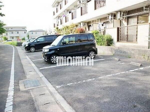 エクシードKの駐車場