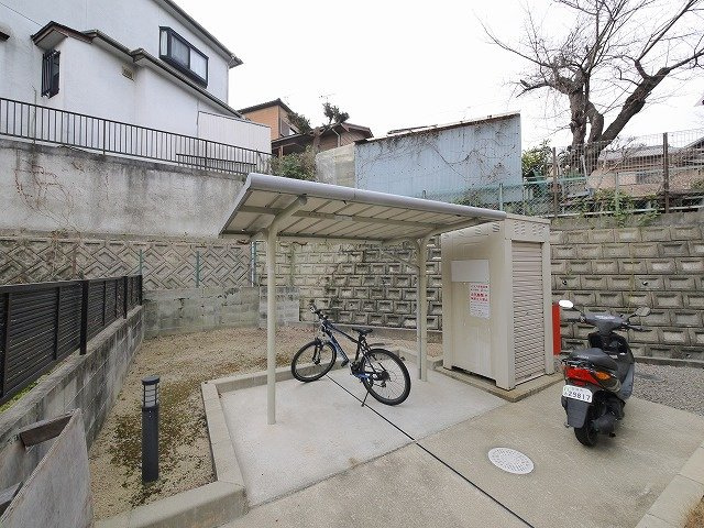 レオパレス西大寺ＬＲのその他共用部分|自転車置き場