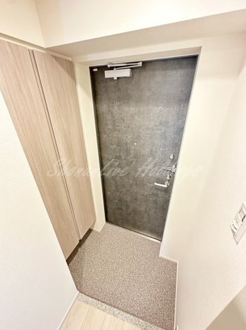 平塚市明石町の賃貸マンションの玄関
