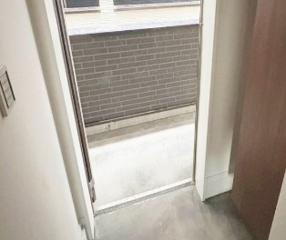 海老名市国分南２丁目のアパートの玄関