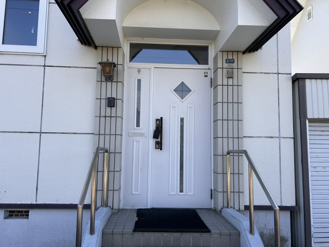 北見市双葉町３丁目２番１７号　中古売家の玄関