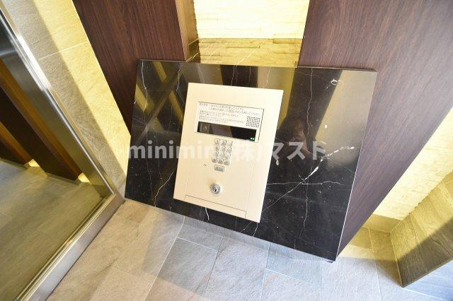 プレサンス梅田東クォーレのエントランス