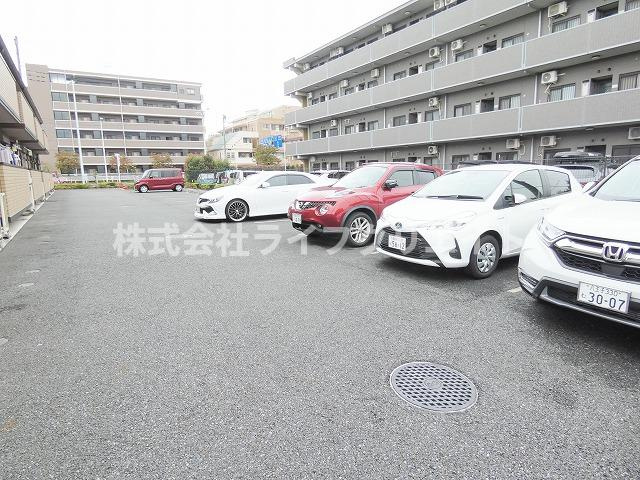 サニーサイド聖蹟Iの駐車場