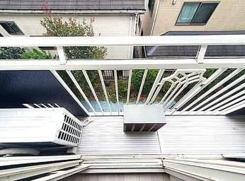 横浜市旭区白根５丁目のアパートのバルコニー