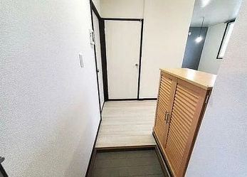 プルミエール白根の玄関