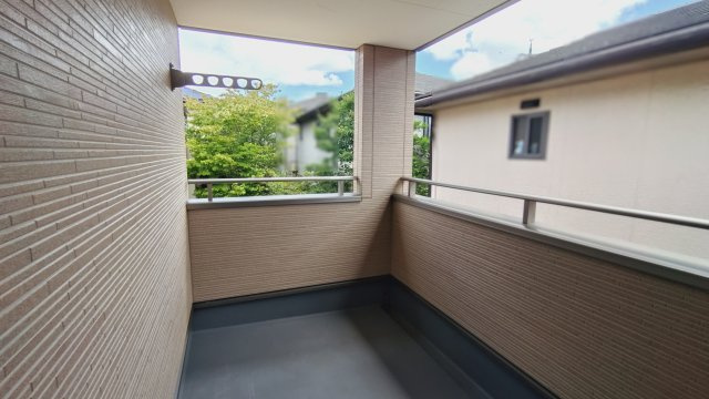 閑静な住宅地☆オール電化住宅☆築浅の４ＬＤＫ☆収納充実☆宇治田原町緑苑坂のバルコニー|インナーバルコニー