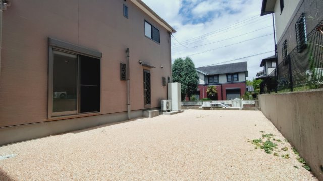 閑静な住宅地☆オール電化住宅☆築浅の４ＬＤＫ☆収納充実☆宇治田原町緑苑坂の庭|庭