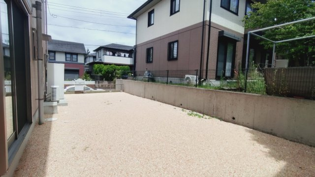 閑静な住宅地☆オール電化住宅☆築浅の４ＬＤＫ☆収納充実☆宇治田原町緑苑坂の庭|庭