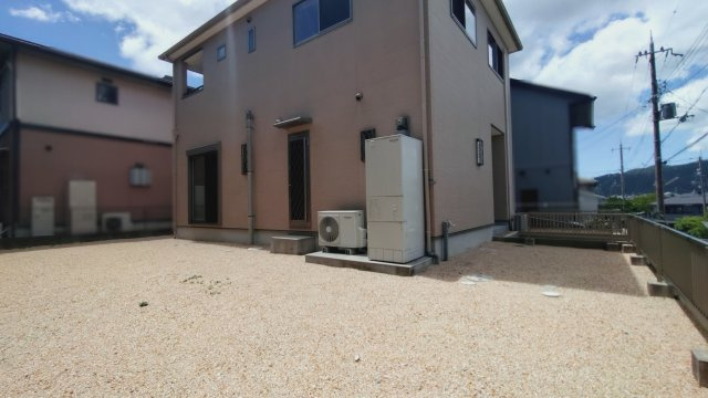 閑静な住宅地☆オール電化住宅☆築浅の４ＬＤＫ☆収納充実☆宇治田原町緑苑坂の庭|庭
