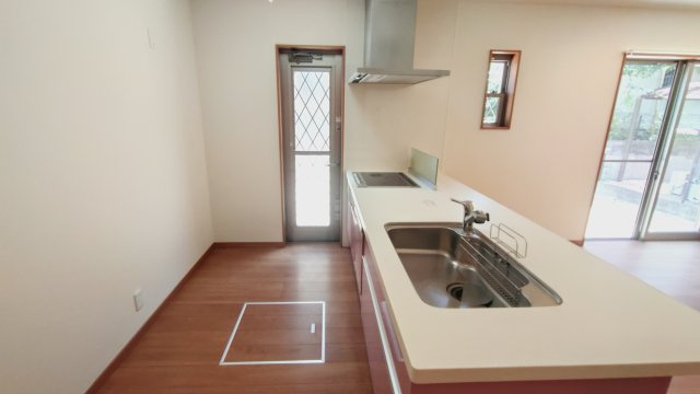 閑静な住宅地☆オール電化住宅☆築浅の４ＬＤＫ☆収納充実☆宇治田原町緑苑坂のキッチン|キッチン