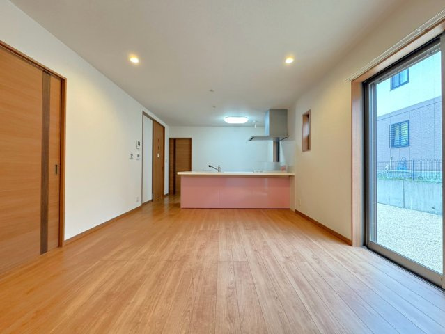 閑静な住宅地☆オール電化住宅☆築浅の４ＬＤＫ☆収納充実☆宇治田原町緑苑坂の居間・リビング|リビング
