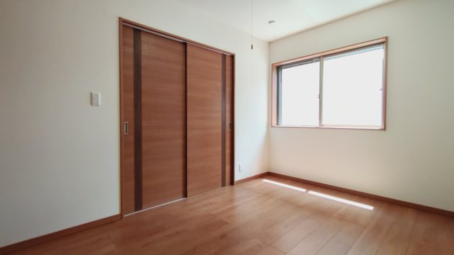 閑静な住宅地☆オール電化住宅☆築浅の４ＬＤＫ☆収納充実☆宇治田原町緑苑坂の洋室|洋室