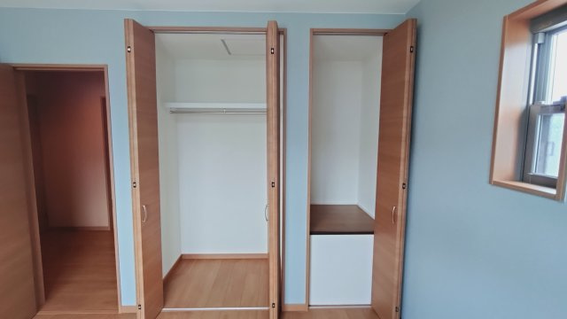 閑静な住宅地☆オール電化住宅☆築浅の４ＬＤＫ☆収納充実☆宇治田原町緑苑坂の洋室|クローゼット