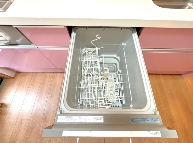 閑静な住宅地☆オール電化住宅☆築浅の４ＬＤＫ☆収納充実☆宇治田原町緑苑坂のキッチン|食器洗浄乾燥機