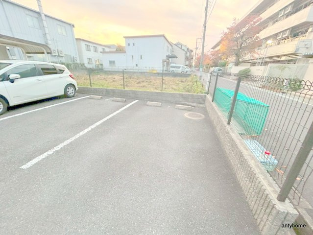 ウインドコート　仲介手数料無料の駐車場