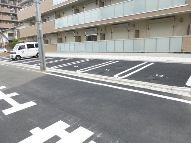 アグスターの駐車場