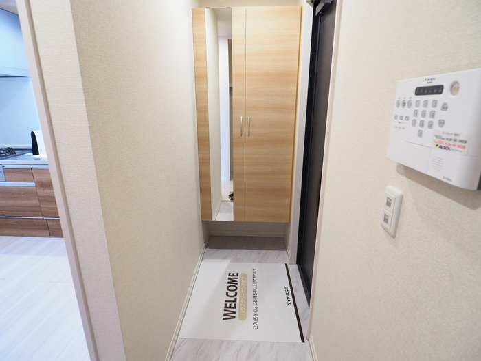 川崎市多摩区長尾２丁目のアパートの玄関