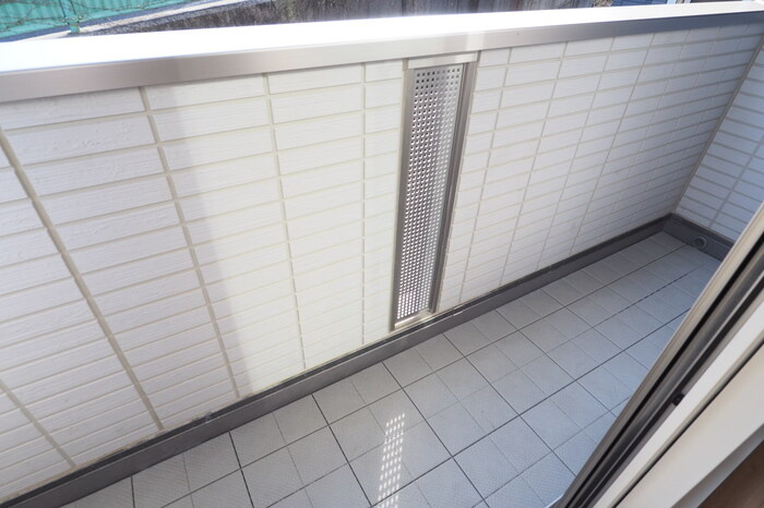 川崎市多摩区長尾２丁目のアパートのバルコニー