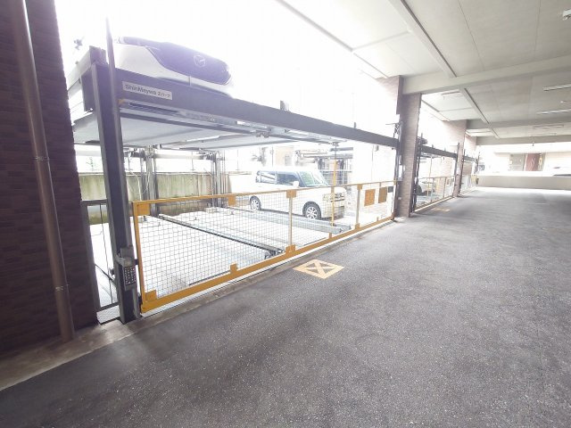 サンリヤン木町（A-6）の駐車場