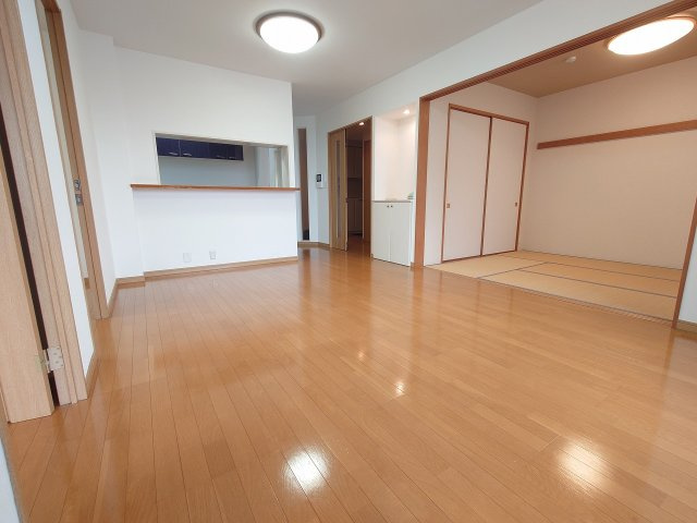サンリヤン木町（A-6）の居間・リビング