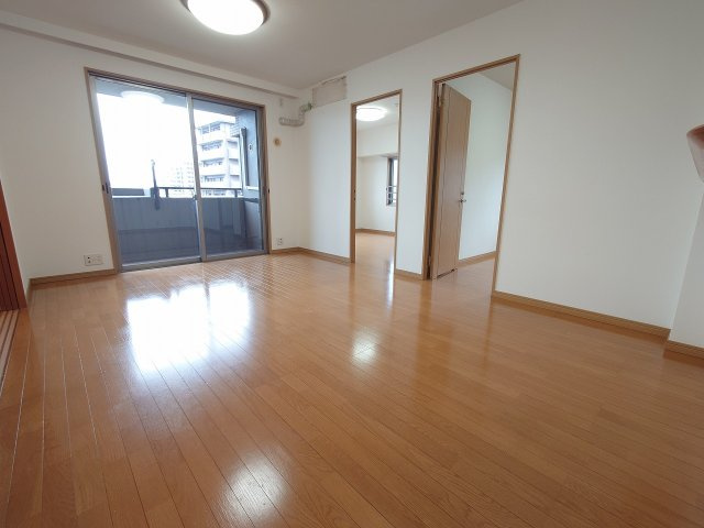 サンリヤン木町（A-6）の居間・リビング
