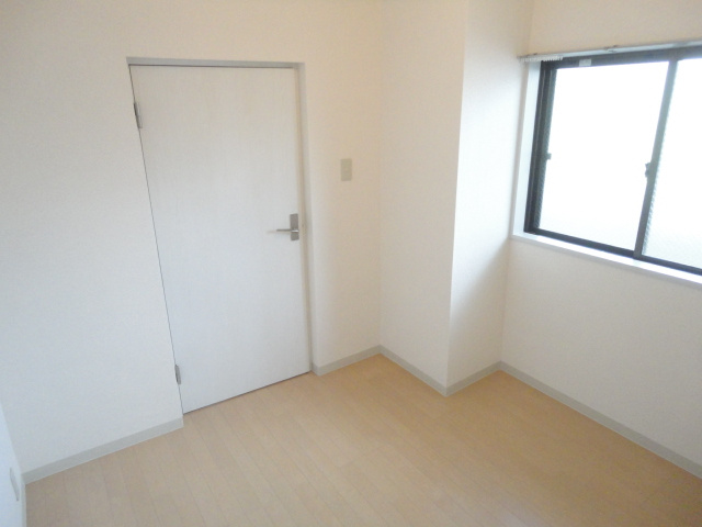 【洋室】 | 別部屋の写真です。