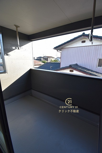 Cradlegarden　 ひたちなか市津田　第3　3のバルコニー|インナーバルコニーは洗濯物外干し派の強い味方！天気が変わりやすい季節の外出も安心です。外出が難しい日に出るだけでも気分転換になる、嬉しいスペースです。