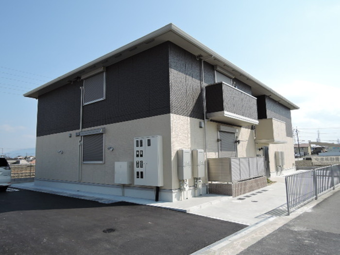 大和高田市大字神楽のアパートの外観