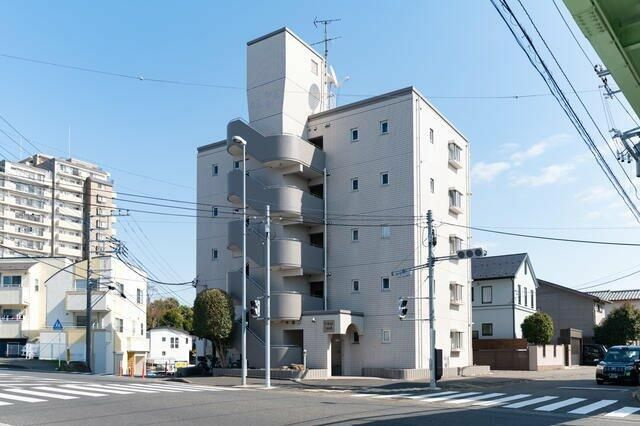 大和市下鶴間の賃貸マンションの外観