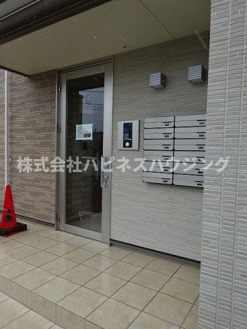 アイリス関場のエントランス