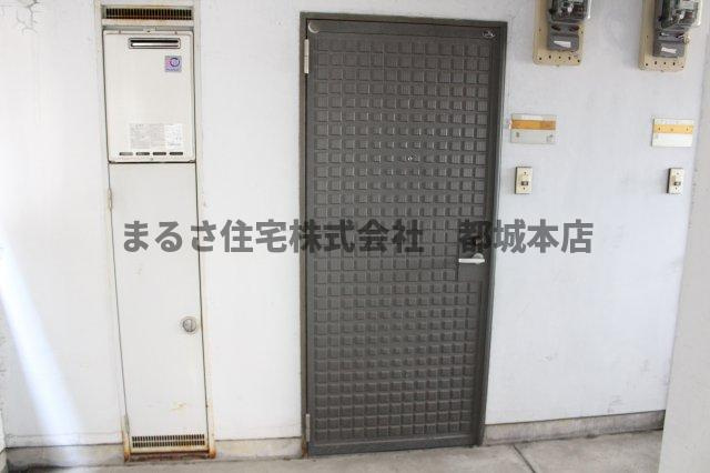 Residence上町　EASTの玄関