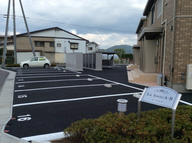 ラ・フォルテＡの駐車場