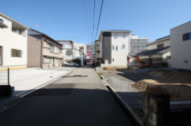 高知市百石町　第4　新築戸建　１号棟　（全2区画）の前面道路含む現地写真|【一方】　北側　幅　4.35ｍ　接道　9.3ｍ　私道