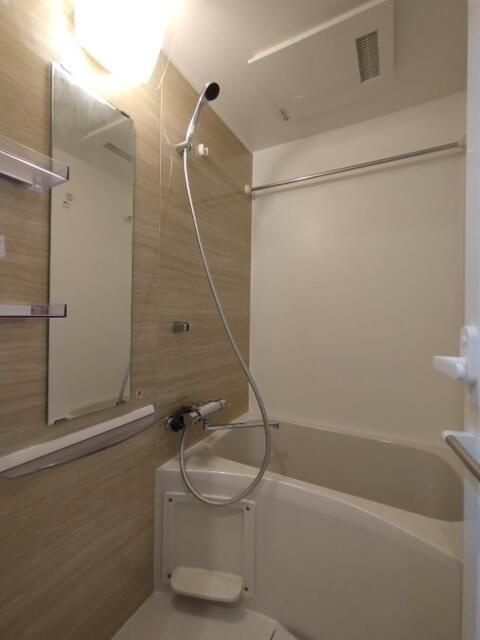 クレイシアＩＤＺ横浜桜木町の浴室