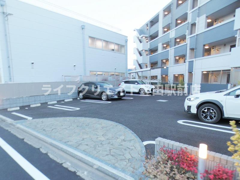 グランソレーユの駐車場