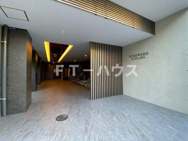 ウィンドワード市川のエントランス