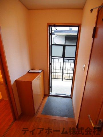 大和高田市神楽３丁目のアパートの玄関|明るい玄関です