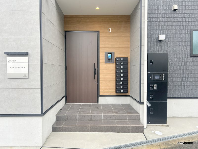 ハーモニーテラス豊里　仲介手数料無料のエントランス