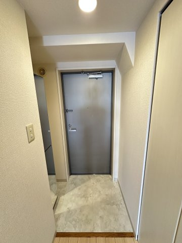 グラマシー心斎橋東の玄関