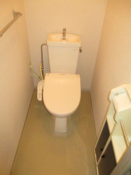アクール　B棟のトイレ|嬉しい温水洗浄便座付きです♪