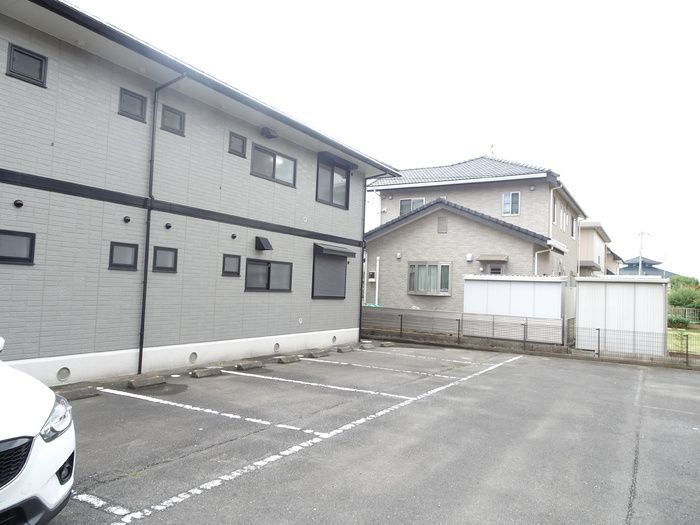 ラ・プランタンA・B　B棟の駐車場|駐車場があります