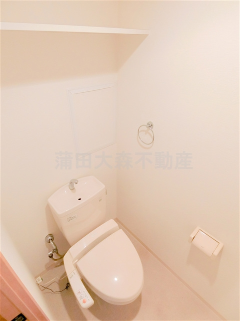 アバンセのトイレ|棚と温水暖房便座付きのトイレ