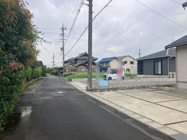 仲介手数料無料）一宮市杉山　第１　2号棟の前面道路含む現地写真