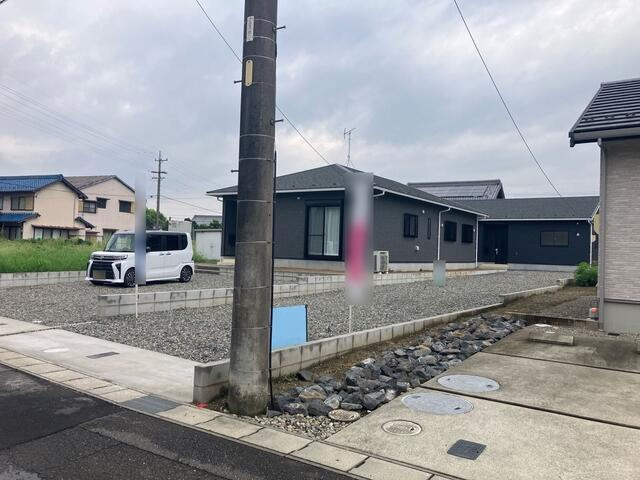 仲介手数料無料）一宮市杉山　第１　2号棟の前面道路含む現地写真