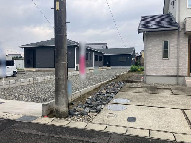 仲介手数料無料）一宮市杉山　第１　2号棟の前面道路含む現地写真