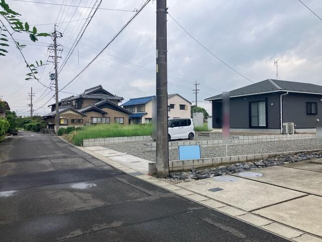 仲介手数料無料）一宮市杉山　第１　2号棟の前面道路含む現地写真