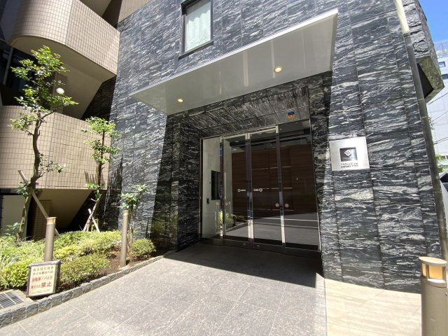 コンシェリア新橋 ＭＡＳＴＥＲ’Ｓ ＶＩＬＬＡのエントランス
