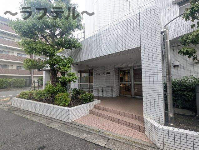 ソルティ ブラン鶴瀬のエントランス